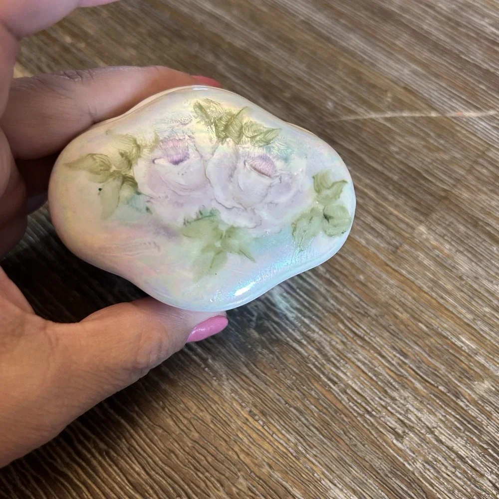 Vintage studio pottery or studio porcelain‎ trinket box Floral Rose Roses